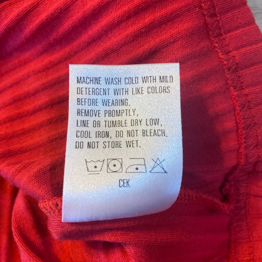 Columbia Women's Red Sleeveless Ribbed Mock-Neck Top - Picture 6 of 7